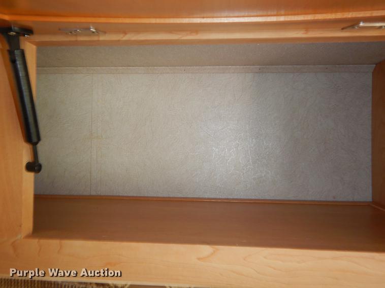 image for item FH9316 2004 Workhorse W22 Intruder 373 RV