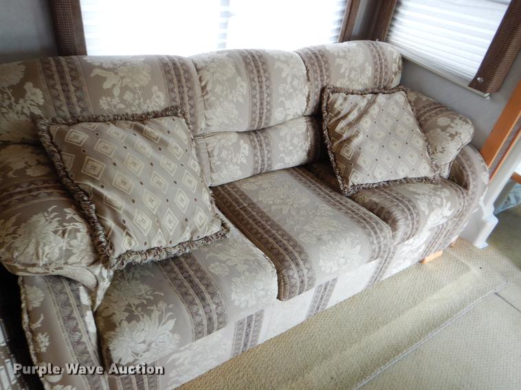 image for item FH9316 2004 Workhorse W22 Intruder 373 RV