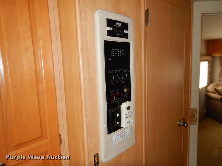 image for item FH9316 2004 Workhorse W22 Intruder 373 RV