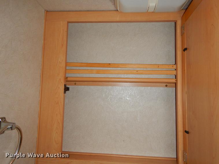 image for item FH9316 2004 Workhorse W22 Intruder 373 RV