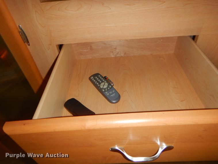 image for item FH9316 2004 Workhorse W22 Intruder 373 RV