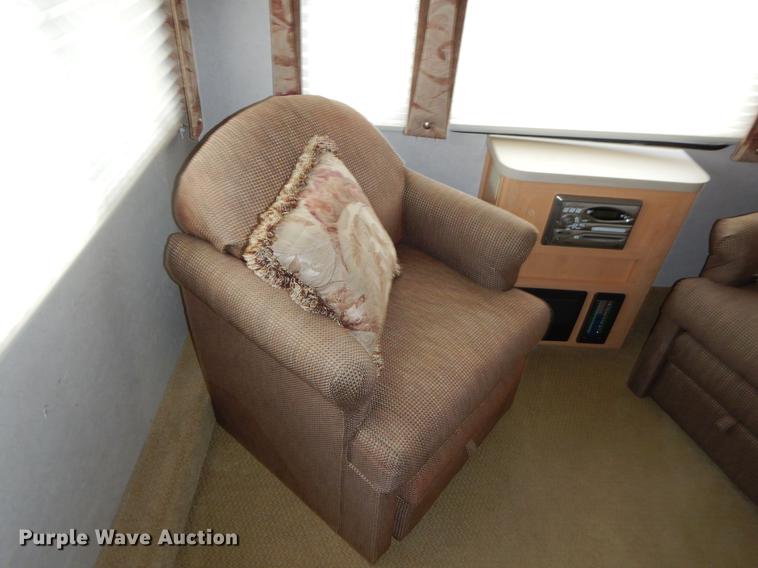 image for item FH9316 2004 Workhorse W22 Intruder 373 RV