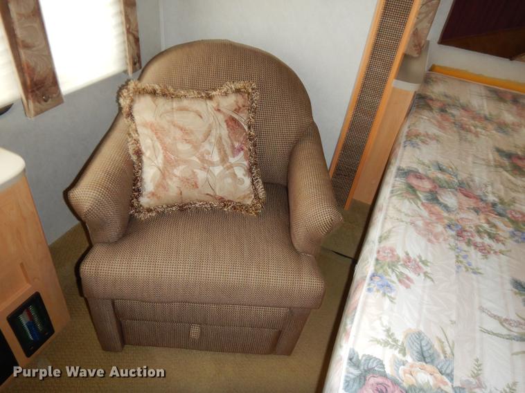 image for item FH9316 2004 Workhorse W22 Intruder 373 RV