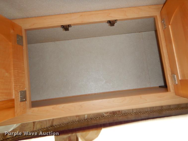 image for item FH9316 2004 Workhorse W22 Intruder 373 RV