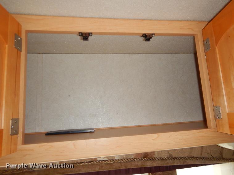 image for item FH9316 2004 Workhorse W22 Intruder 373 RV