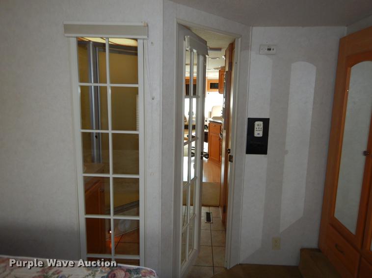 image for item FH9316 2004 Workhorse W22 Intruder 373 RV