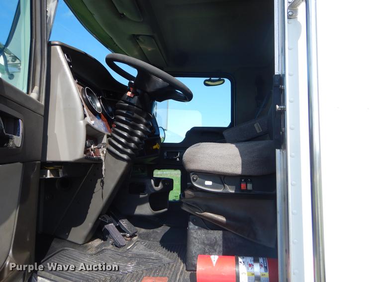 image for item FH9390 2009 Kenworth T370 delivery truck