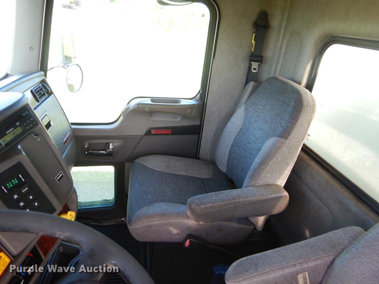 image for item FH9390 2009 Kenworth T370 delivery truck