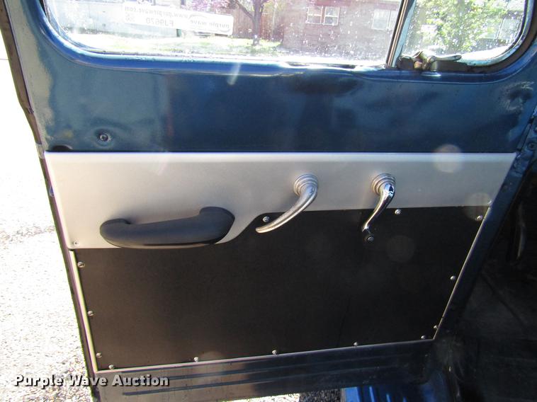 image for item FJ9670 1952 Ford F1 pickup truck