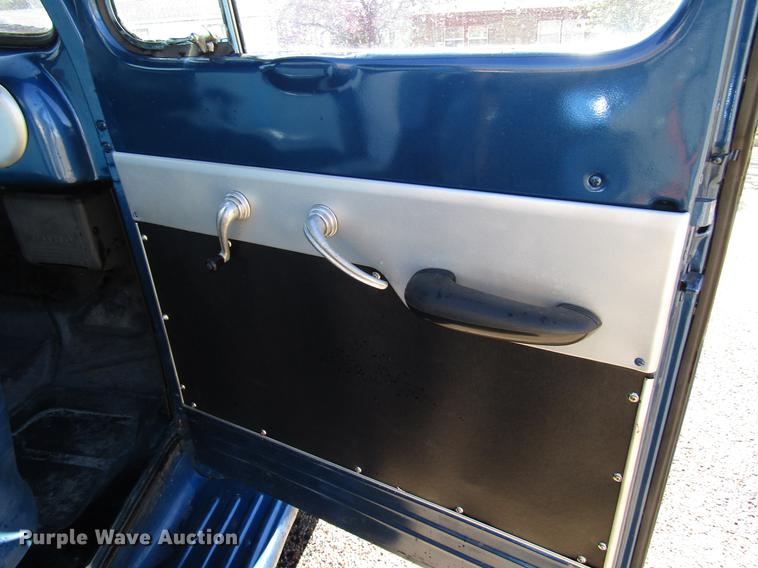 image for item FJ9670 1952 Ford F1 pickup truck