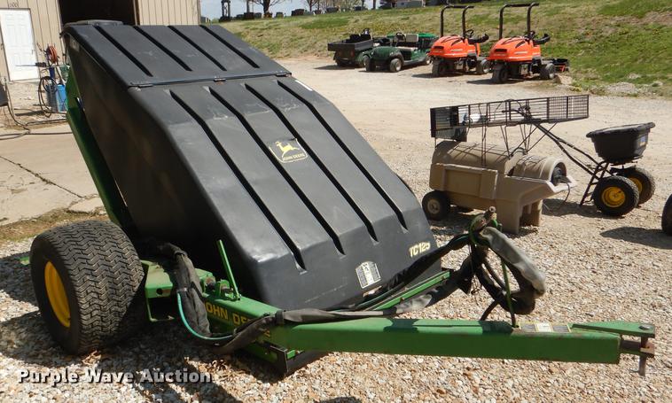 image for item FK9111 John Deere TC125 turf collector