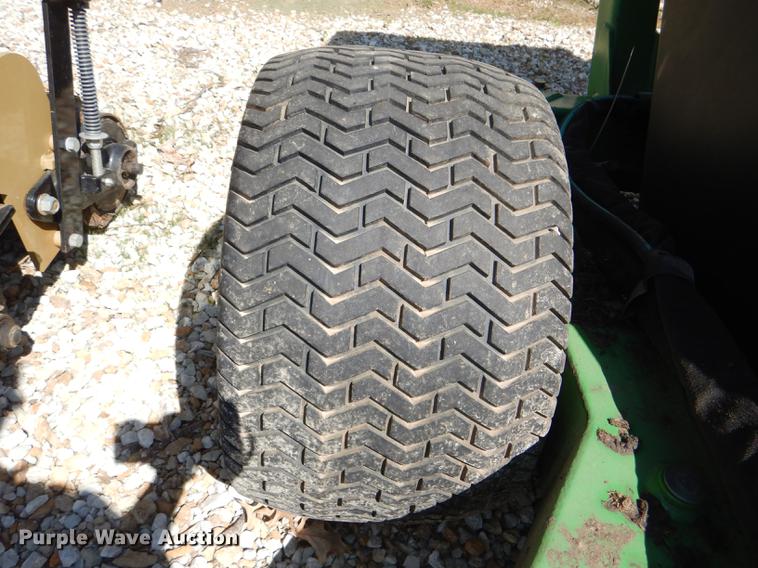 image for item FK9111 John Deere TC125 turf collector