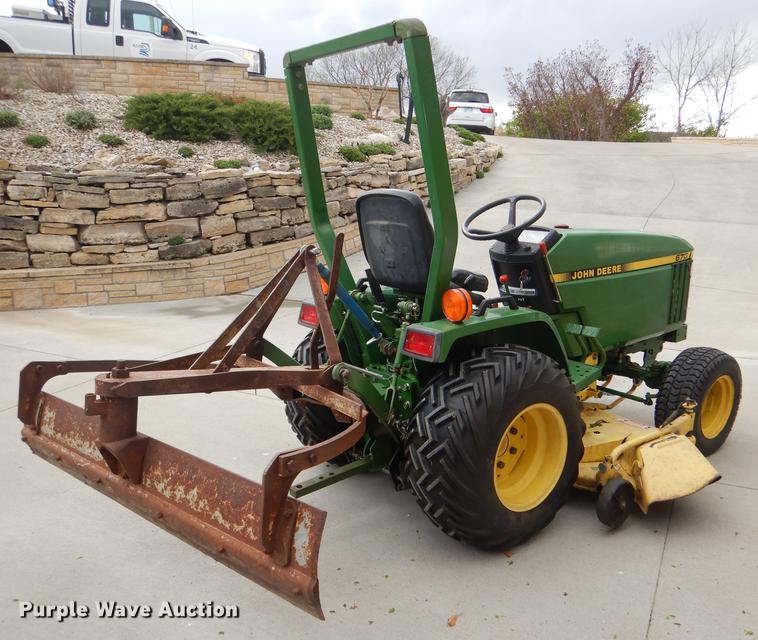 image for item FK9115 1992 John Deere 670 MFWD tractor