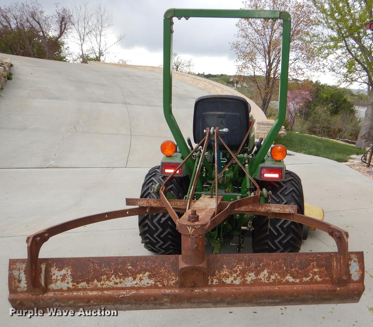 image for item FK9115 1992 John Deere 670 MFWD tractor