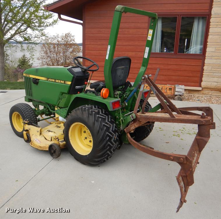 image for item FK9115 1992 John Deere 670 MFWD tractor
