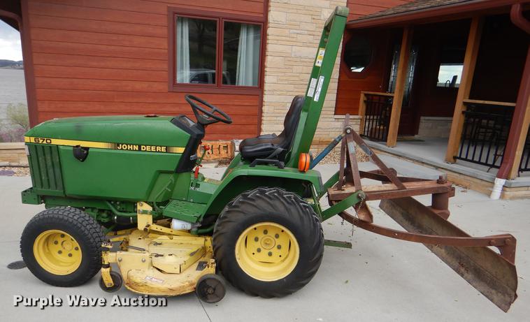 image for item FK9115 1992 John Deere 670 MFWD tractor