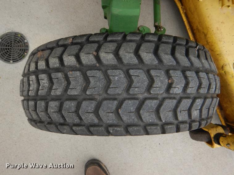 image for item FK9115 1992 John Deere 670 MFWD tractor