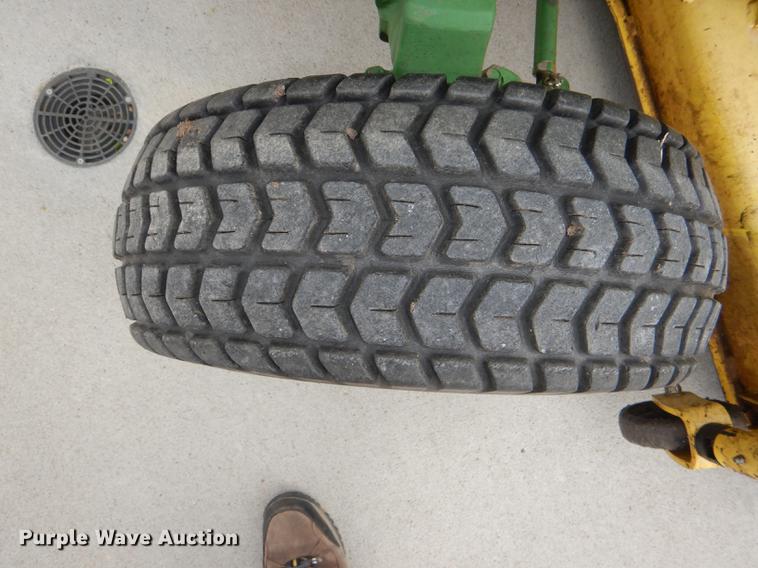 image for item FK9115 1992 John Deere 670 MFWD tractor