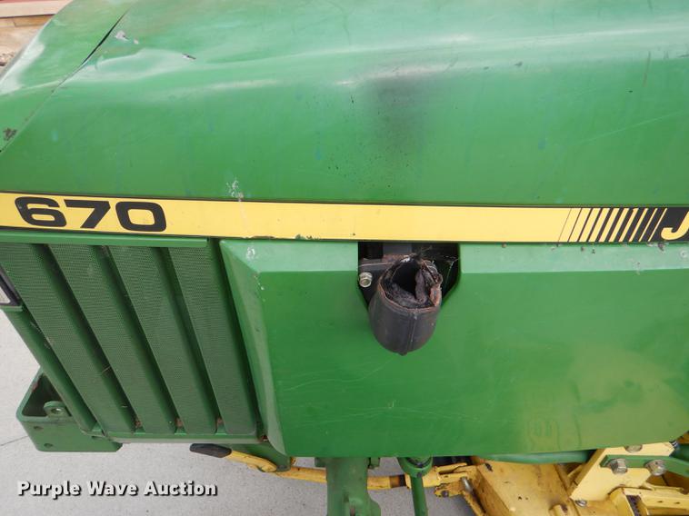image for item FK9115 1992 John Deere 670 MFWD tractor