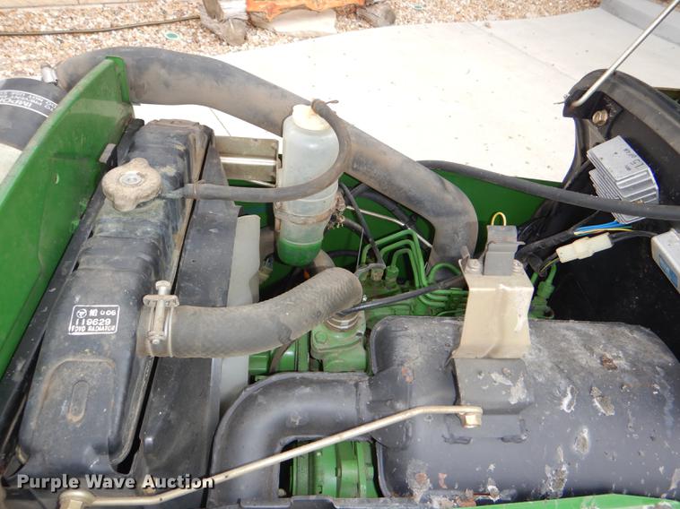 image for item FK9115 1992 John Deere 670 MFWD tractor