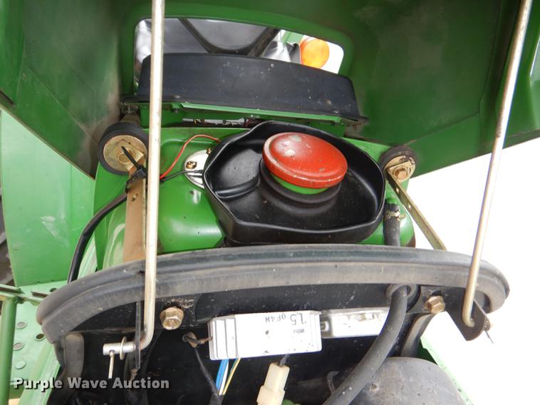 image for item FK9115 1992 John Deere 670 MFWD tractor