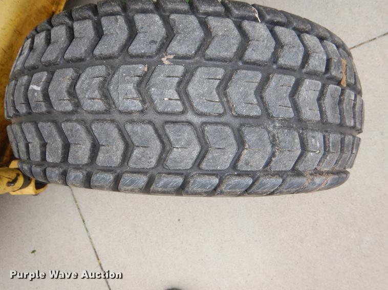 image for item FK9115 1992 John Deere 670 MFWD tractor