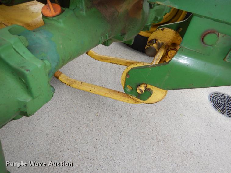 image for item FK9115 1992 John Deere 670 MFWD tractor