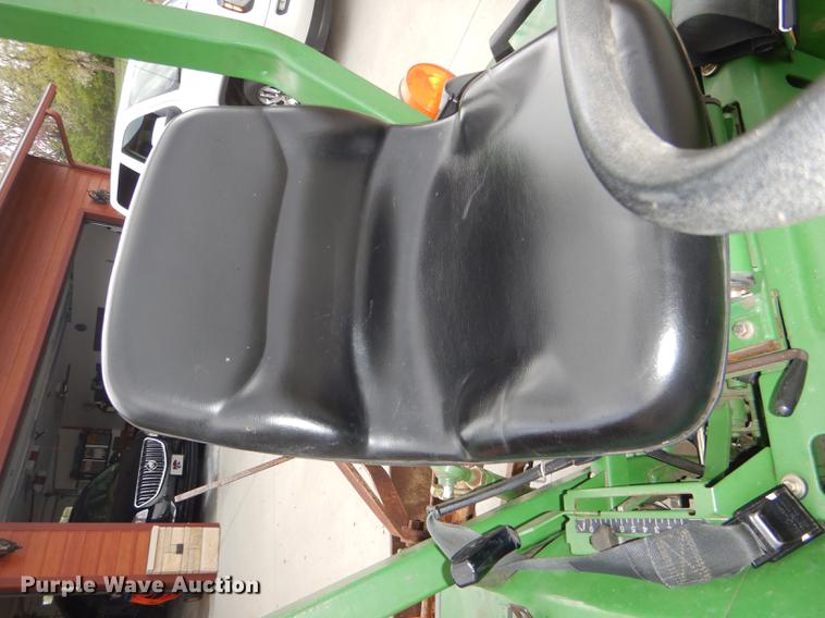 image for item FK9115 1992 John Deere 670 MFWD tractor