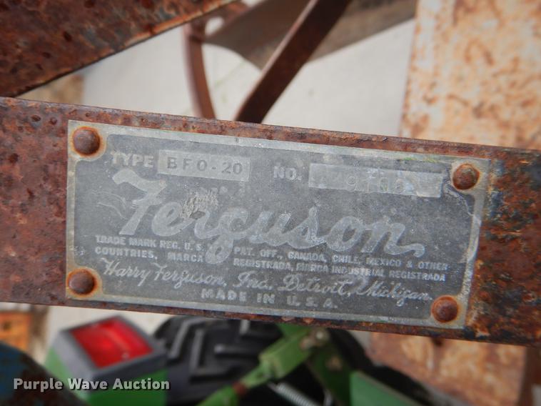 image for item FK9115 1992 John Deere 670 MFWD tractor