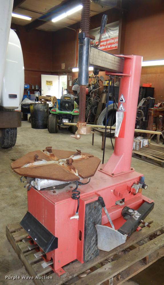 image for item FK9132 Tire machine and tire balancer