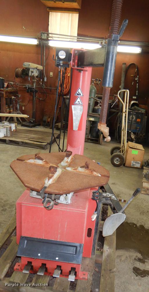 image for item FK9132 Tire machine and tire balancer