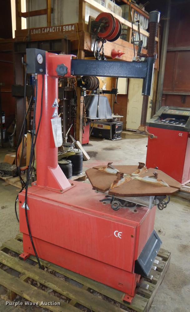 image for item FK9132 Tire machine and tire balancer