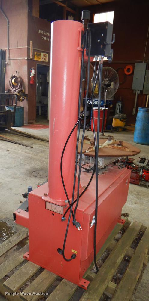 image for item FK9132 Tire machine and tire balancer