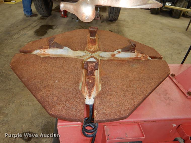 image for item FK9132 Tire machine and tire balancer