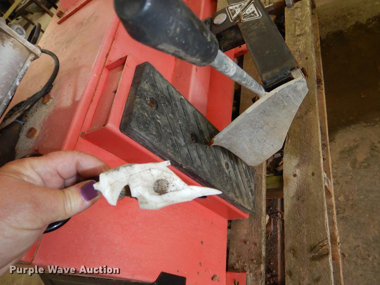 image for item FK9132 Tire machine and tire balancer