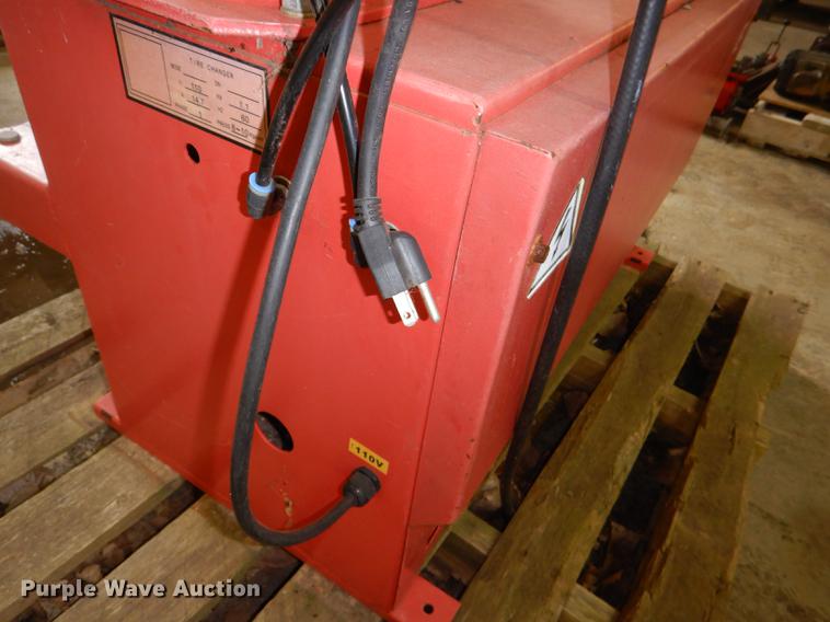 image for item FK9132 Tire machine and tire balancer