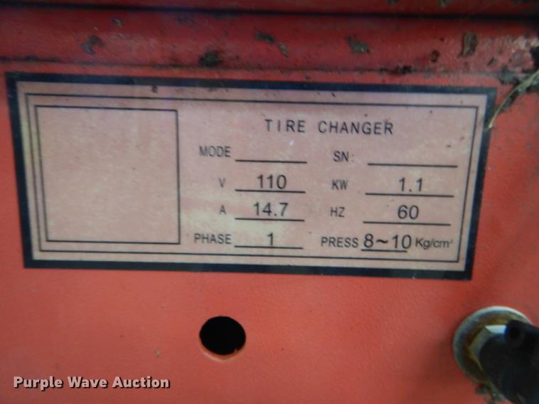 image for item FK9132 Tire machine and tire balancer