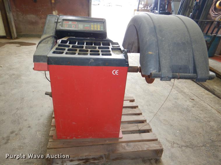 image for item FK9132 Tire machine and tire balancer