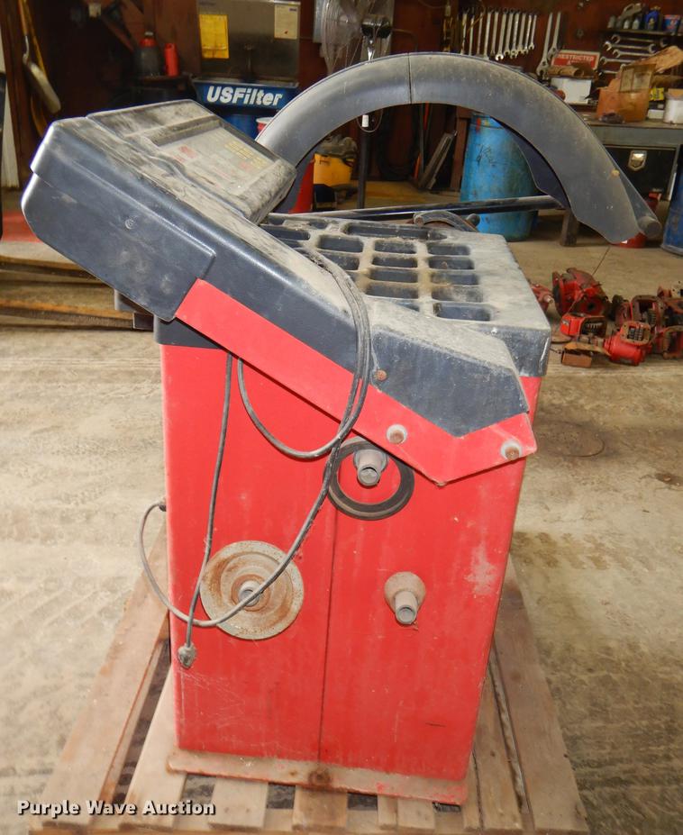 image for item FK9132 Tire machine and tire balancer