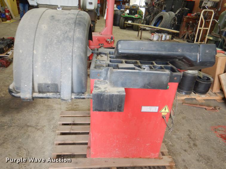 image for item FK9132 Tire machine and tire balancer