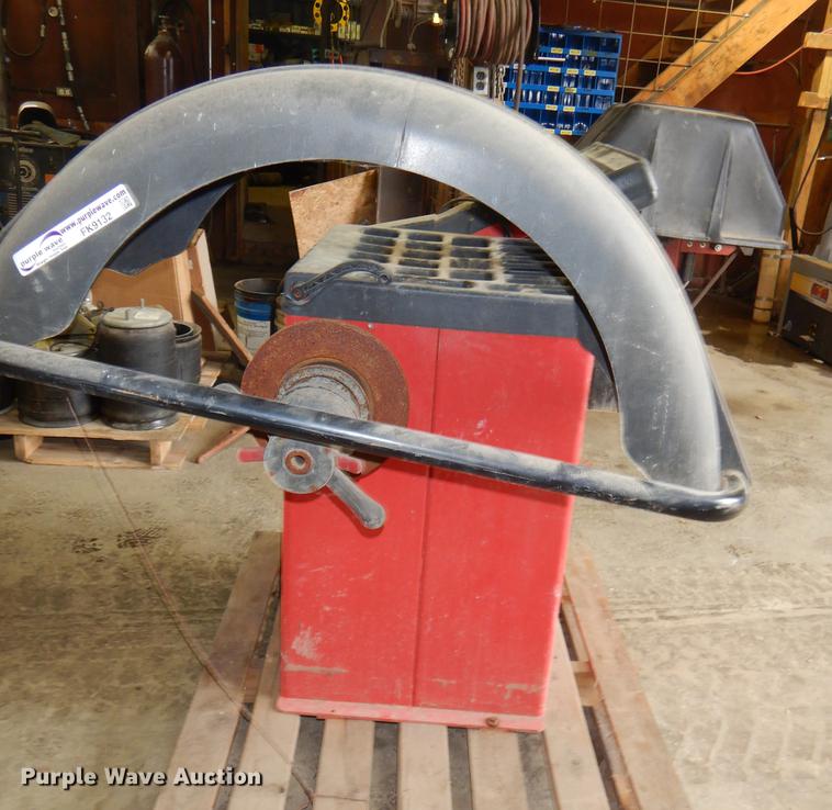 image for item FK9132 Tire machine and tire balancer