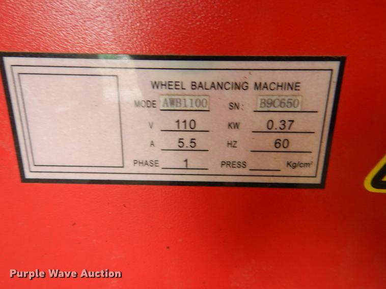 image for item FK9132 Tire machine and tire balancer