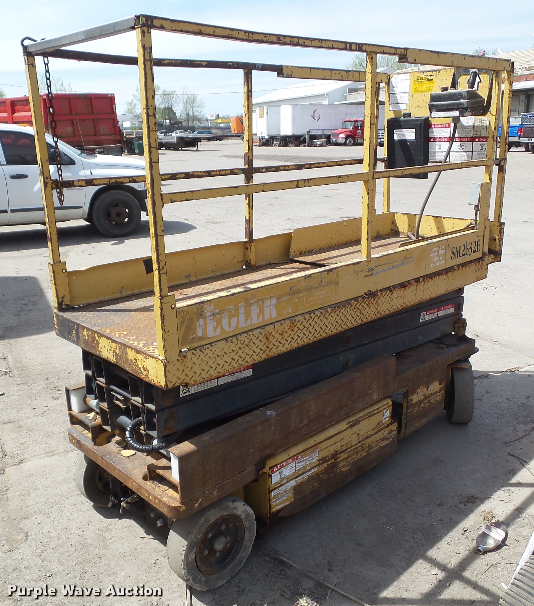 Grove SM2632E scissor lift in Des Moines, IA Item DF0758 sold