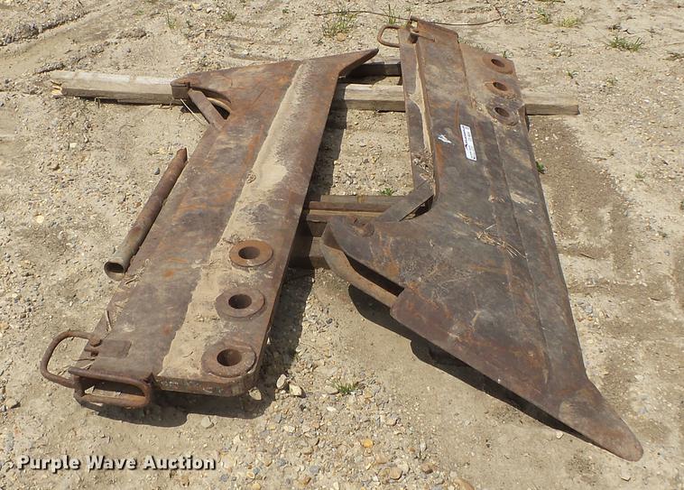 (2) vibratory plow blades in Dexter, MO Item CD9604 sold Purple Wave