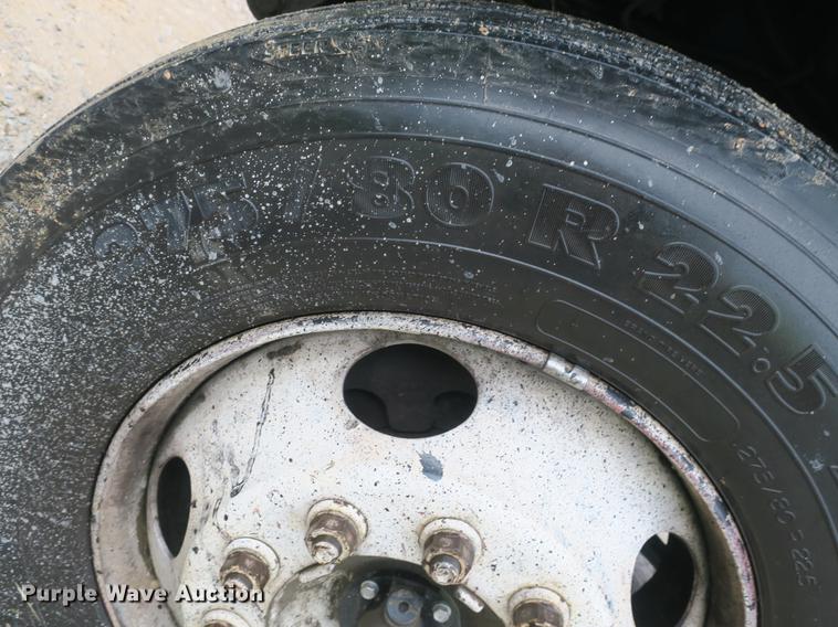 image for item DB8786 1999 International 4700 seal coat truck