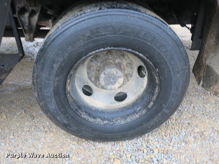 image for item DB8786 1999 International 4700 seal coat truck