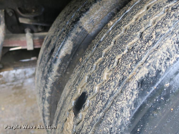 image for item DB8786 1999 International 4700 seal coat truck