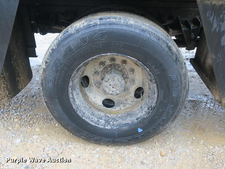 image for item DB8786 1999 International 4700 seal coat truck