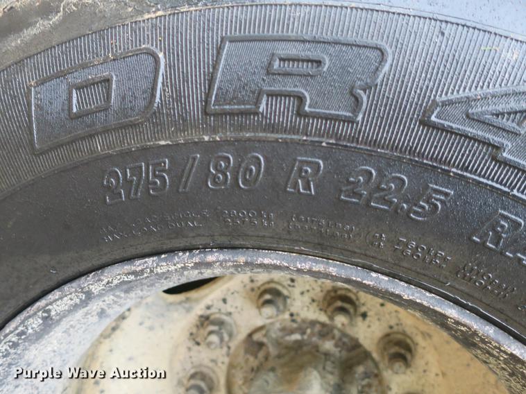 image for item DB8786 1999 International 4700 seal coat truck