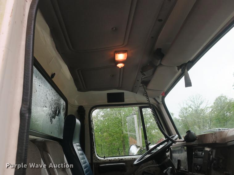 image for item DB8786 1999 International 4700 seal coat truck